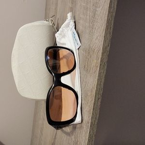Oakley Breast Care Awareness Sunnies $60 0bo